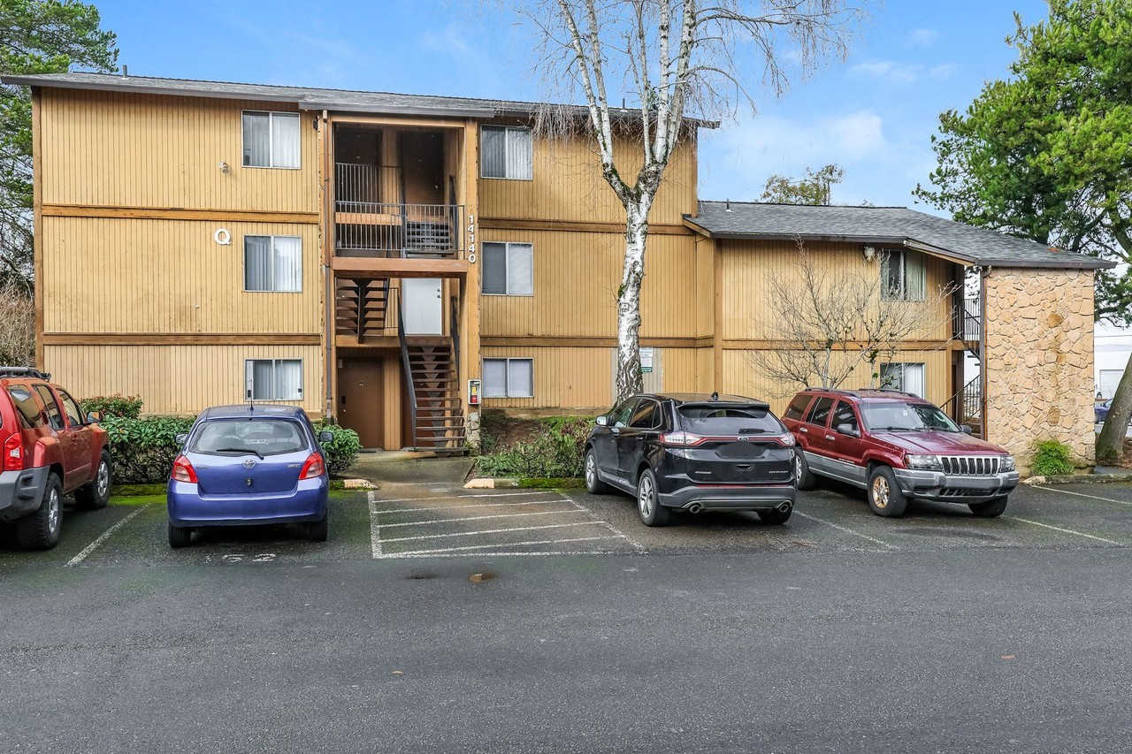 Parkway Garden Apartments - Photo 2 of 4