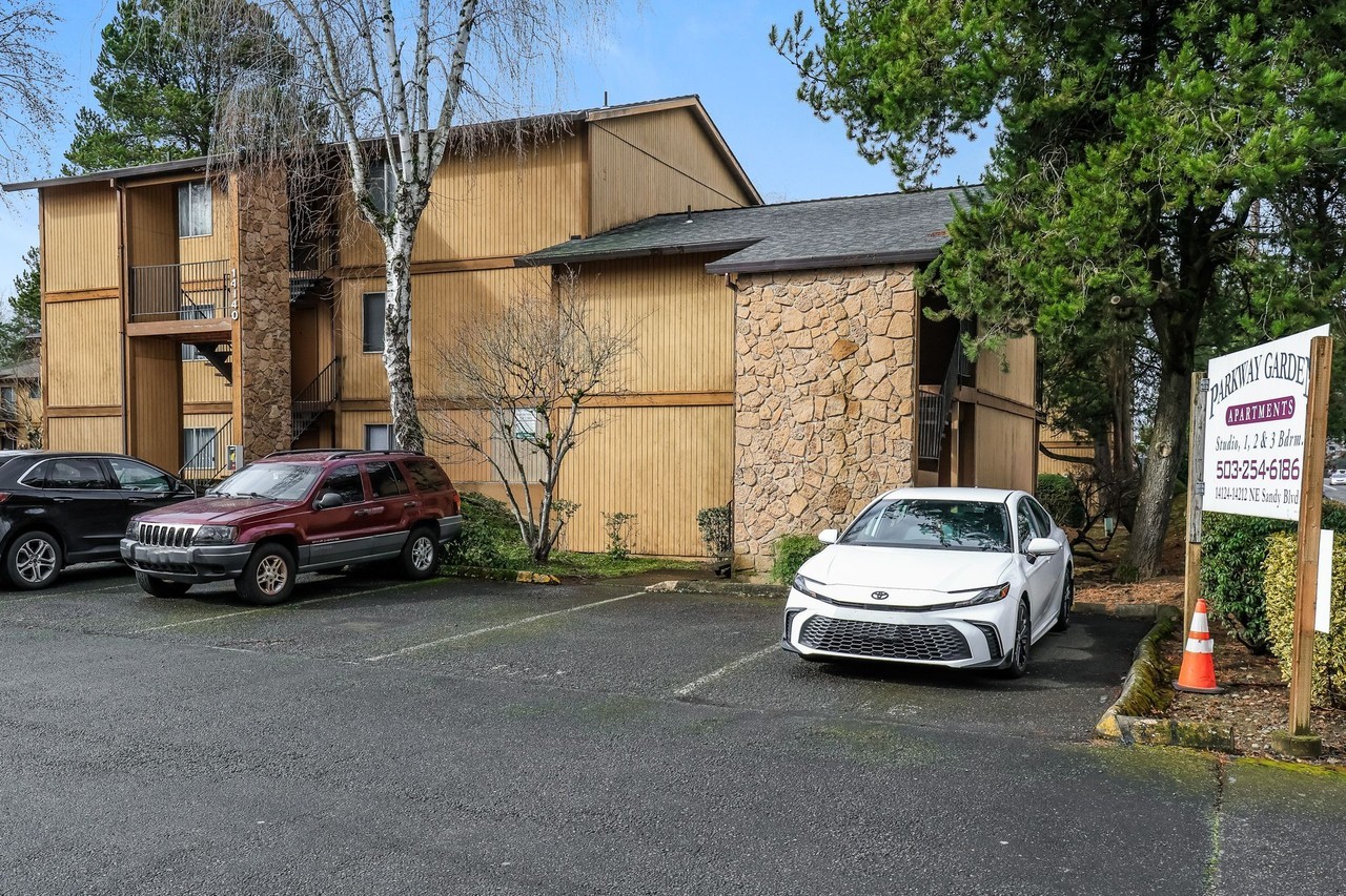 Parkway Garden Apartments - Photo 3 of 4