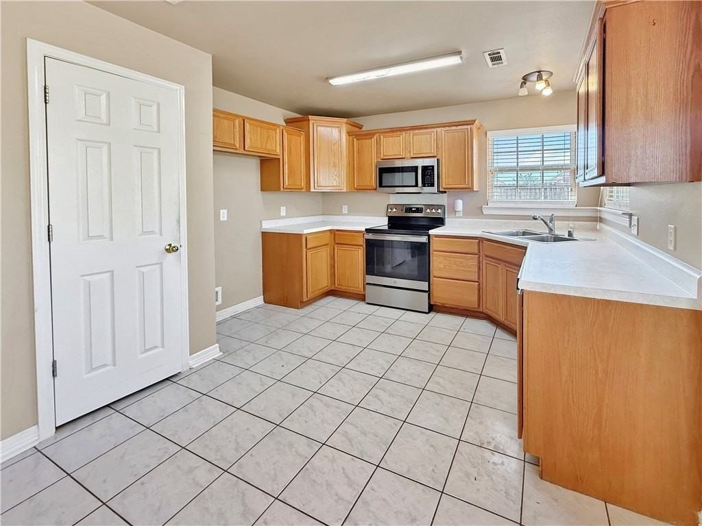 910 Sw Cheyenne Dr - Photo 4 of 19
