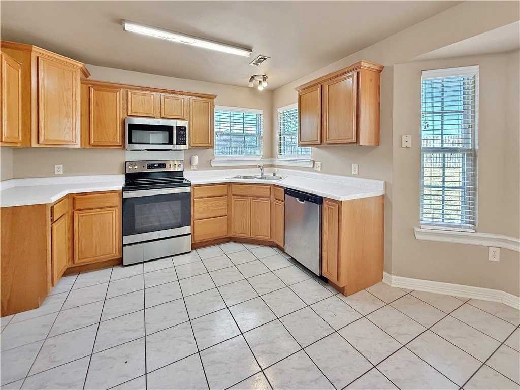 910 Sw Cheyenne Dr - Photo 5 of 19