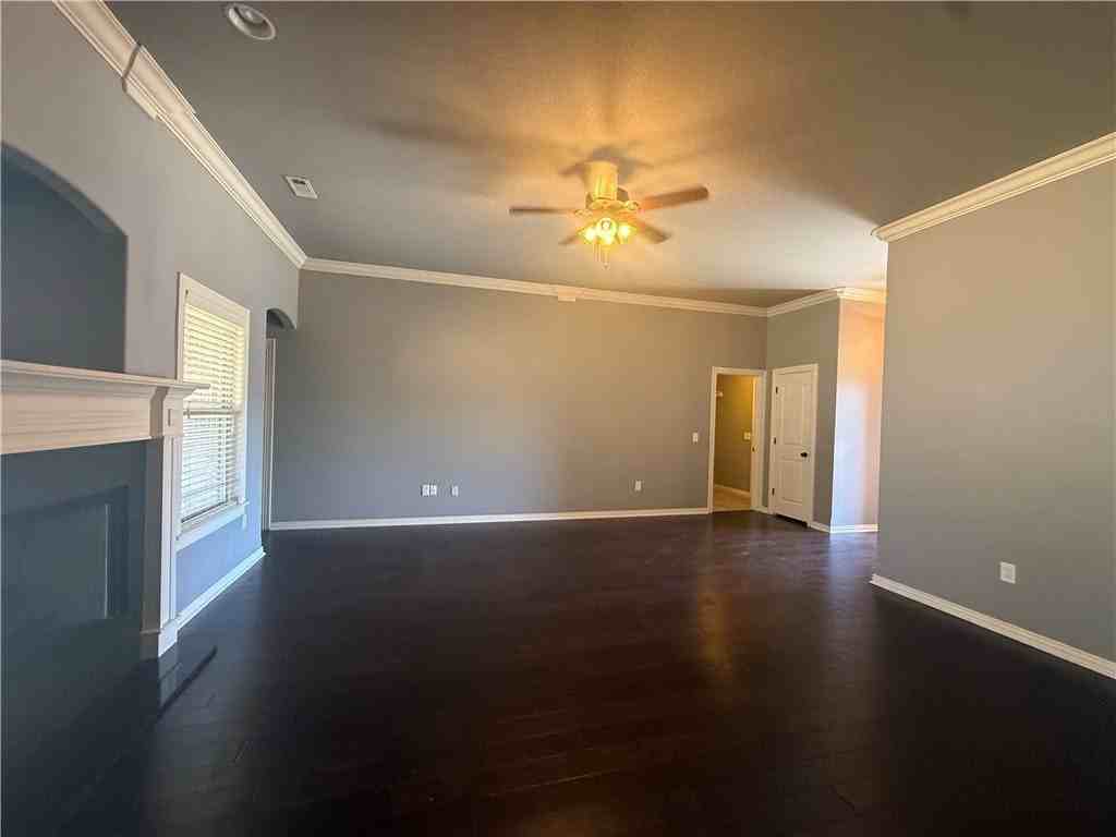 1520 Amber Way - Photo 4 of 22