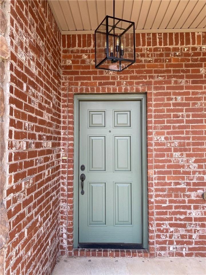 2311 N Cornwall Ave - Photo 4 of 16