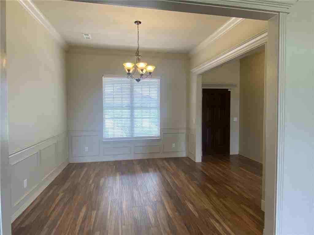 2311 N Cornwall Ave - Photo 5 of 16