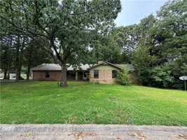 featured image of 2405 E Gentle Oaks Ln