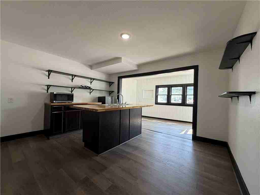 401 E Twin Springs St #4 - Photo 4 of 19