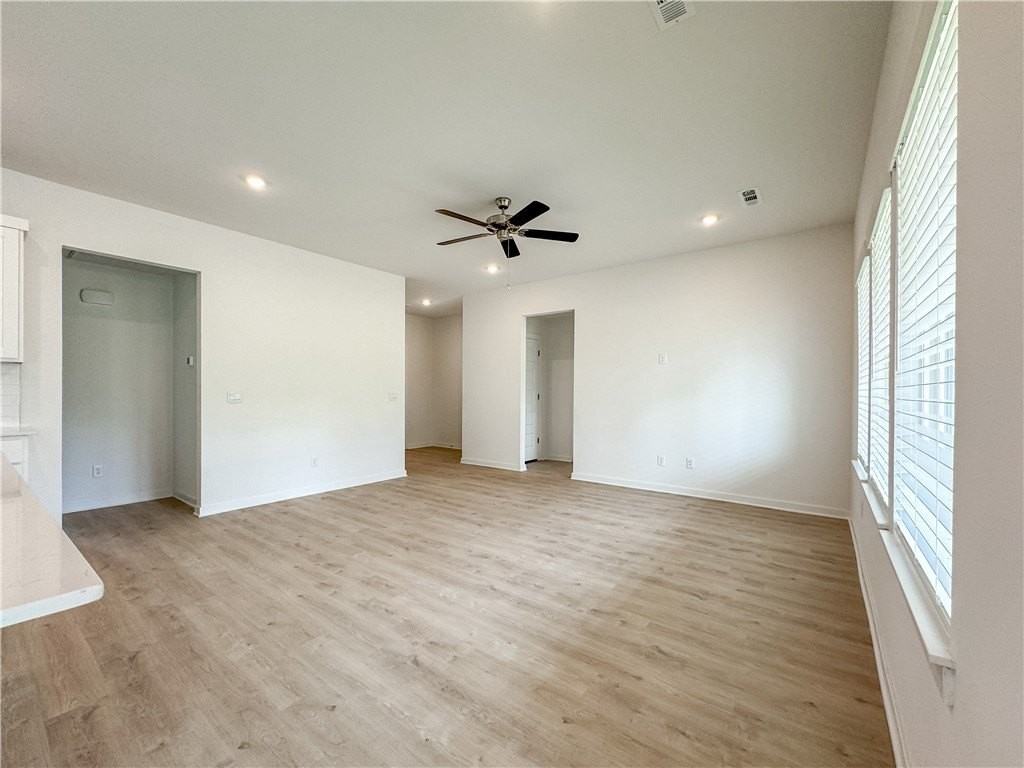 4378 W Glacier St - Photo 4 of 26