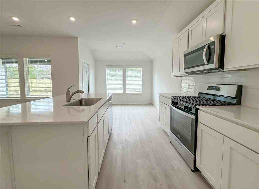 4378 W Glacier St - Photo 5 of 26