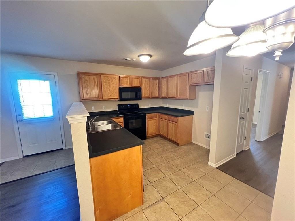 555 Cascade Cir - Photo 3 of 17