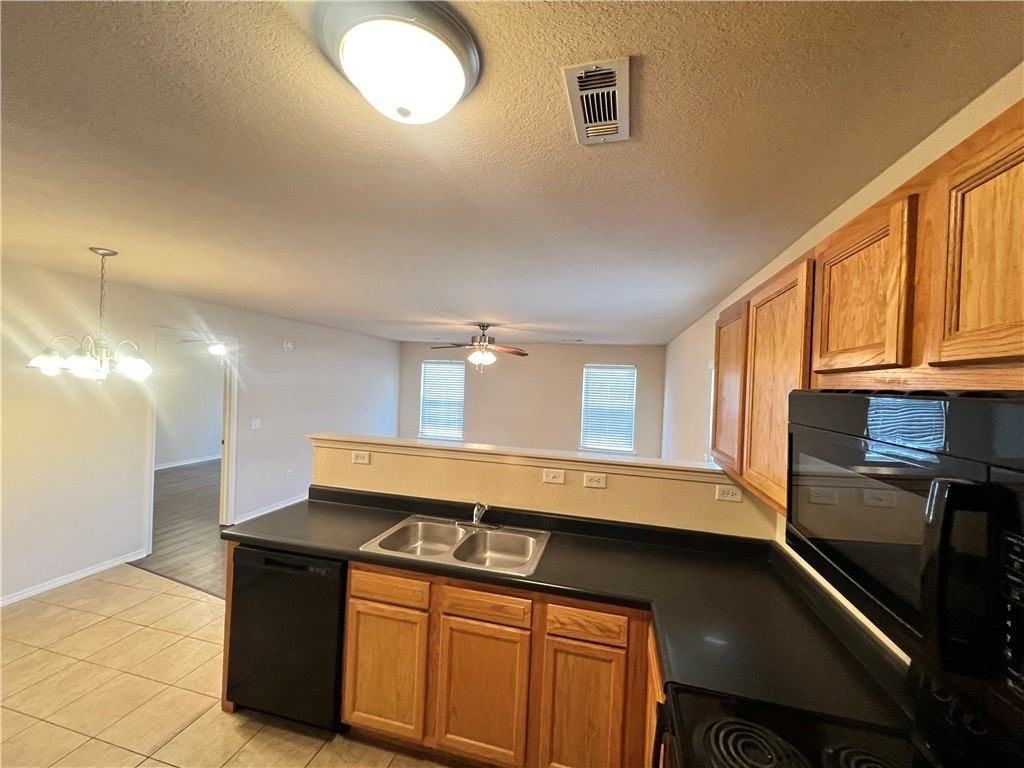 555 Cascade Cir - Photo 4 of 17