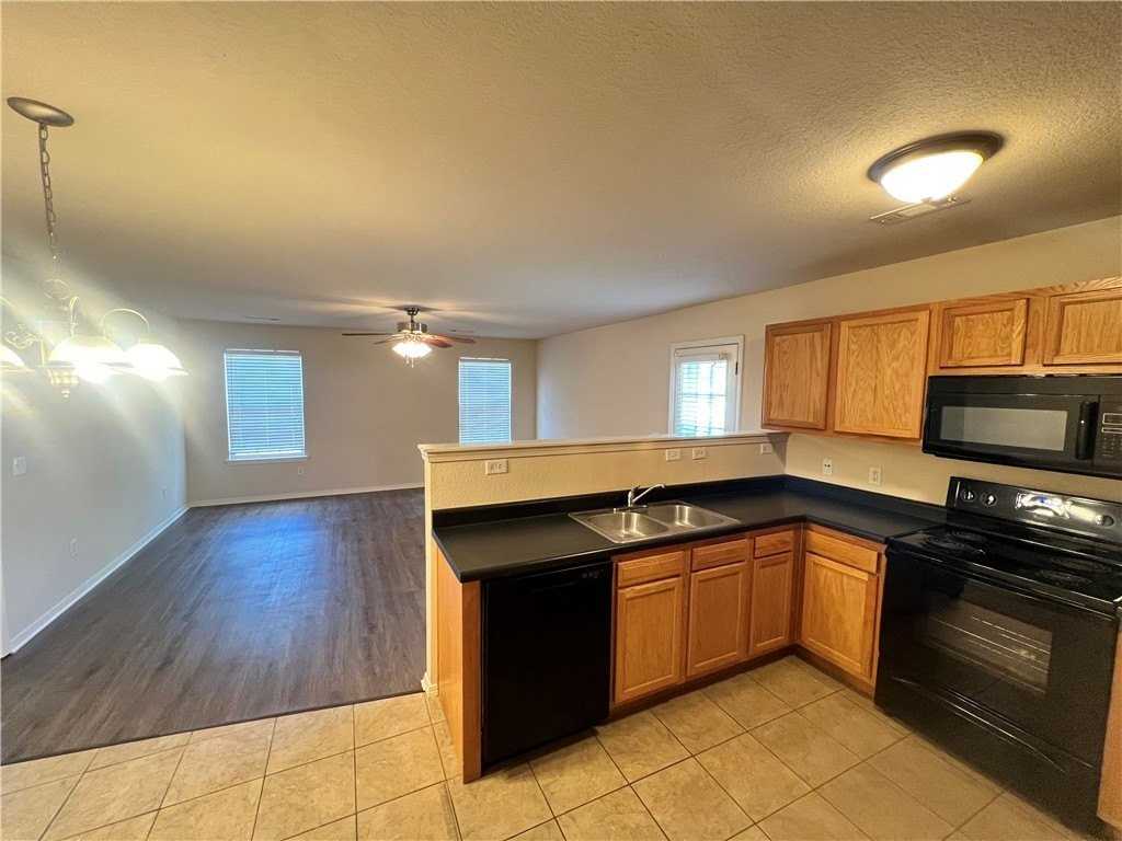 555 Cascade Cir - Photo 5 of 17