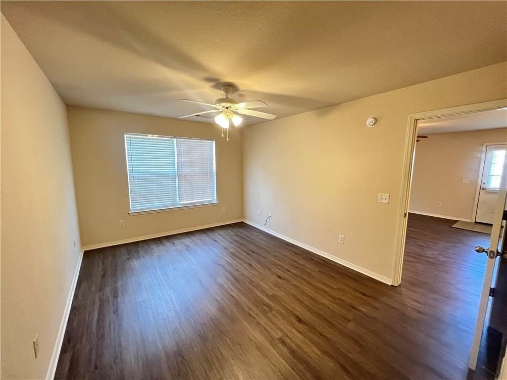 555 Cascade Cir - Photo 7 of 17