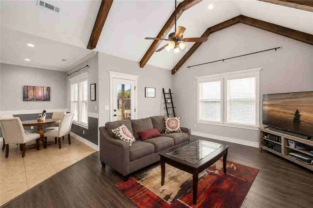 2803 Sw Hazelnut Ave - Photo 5 of 18