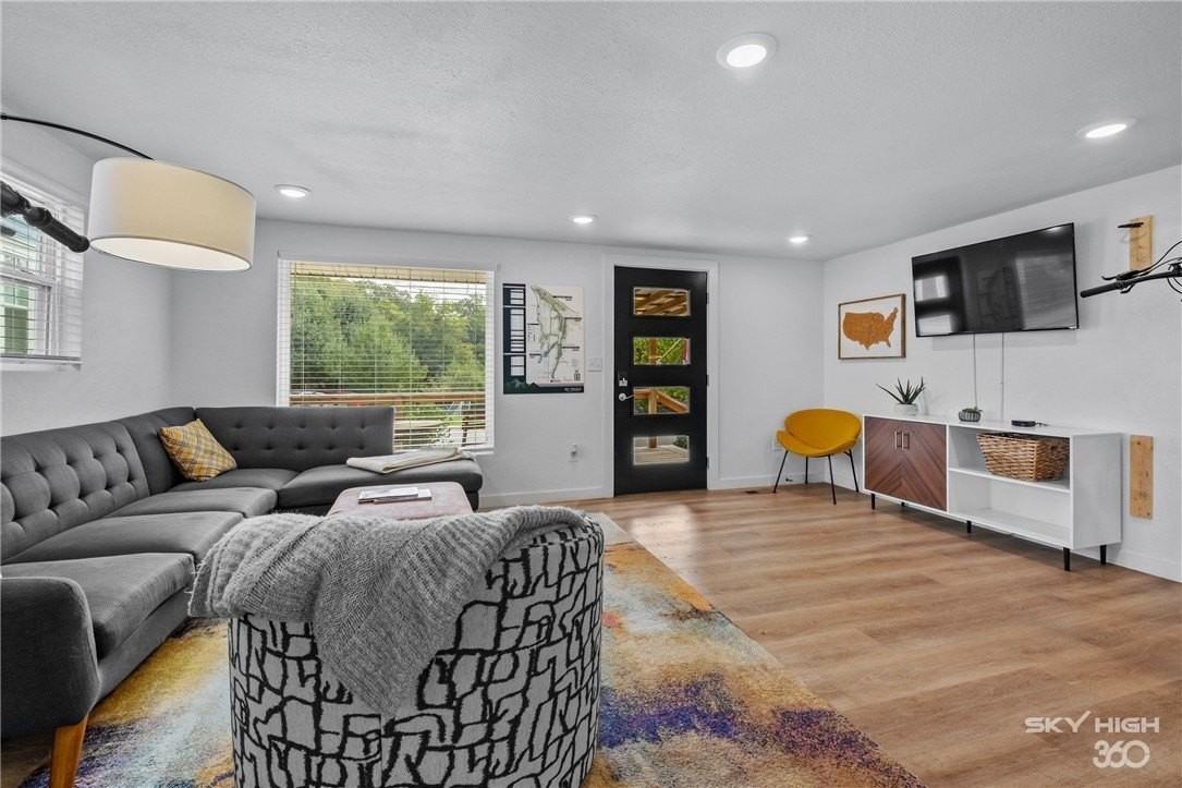1107 Fillmore St - Photo 6 of 21