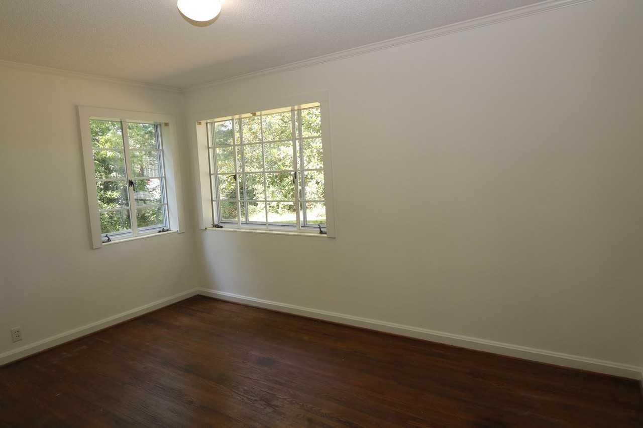 1106 Martin St N - Photo 7 of 22