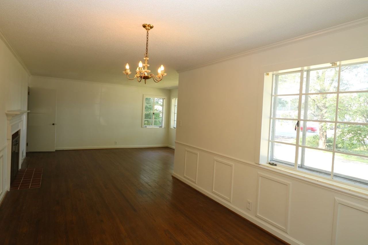 1106 Martin St N - Photo 4 of 22