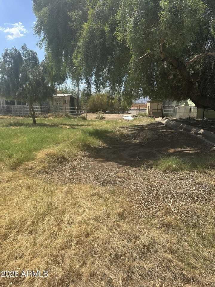 14223 W Olive D Avenue - Photo 4 of 7