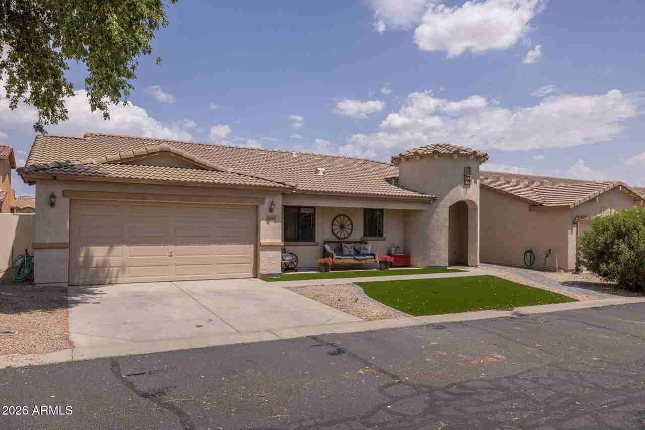 2681 S Powell Rd - Photo 2 of 35
