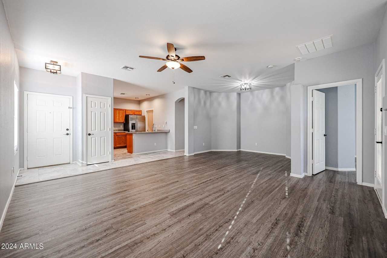 15301 N 138th Ln - Photo 3 of 27