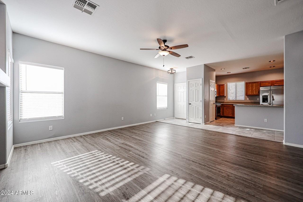 15301 N 138th Ln - Photo 4 of 27