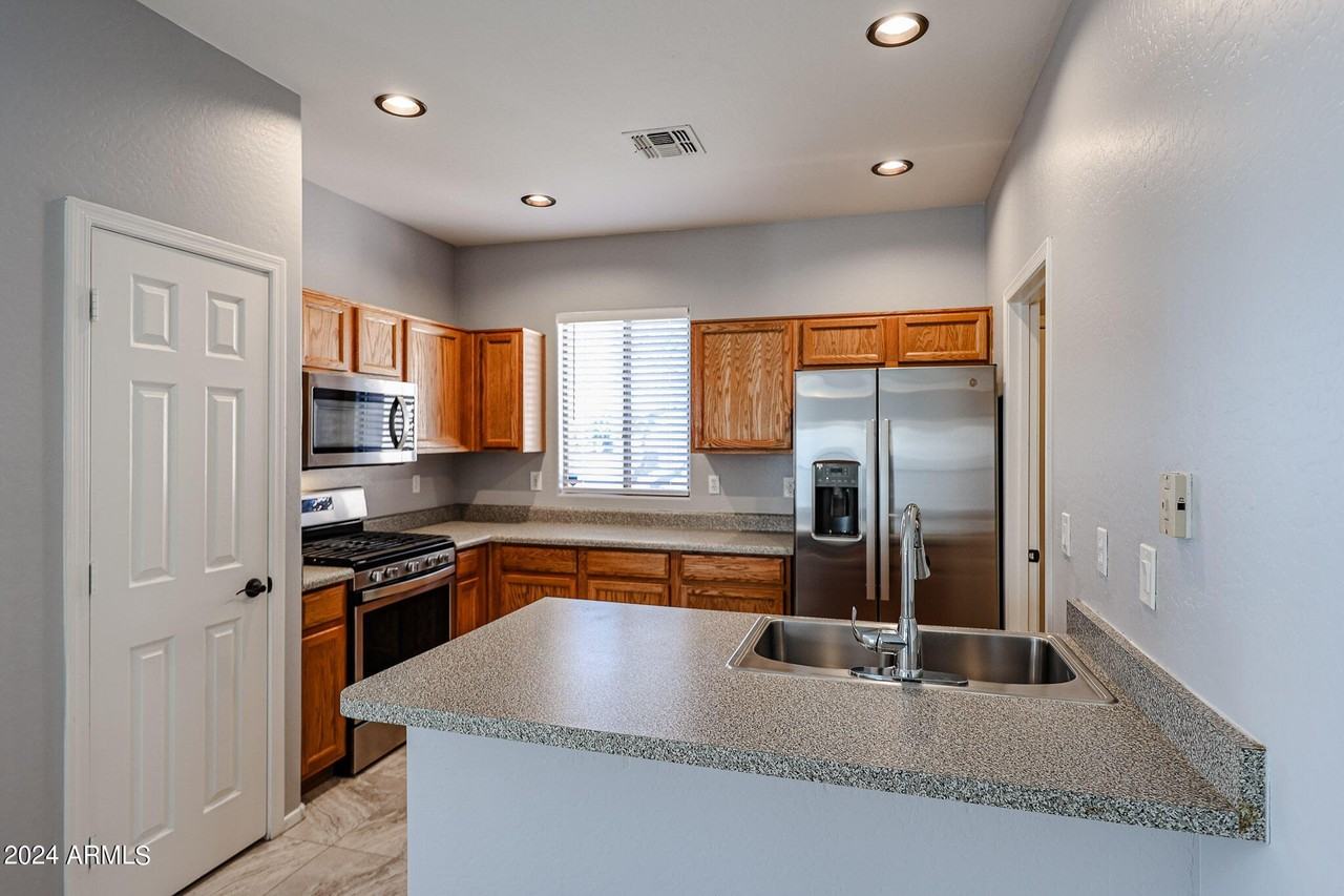 15301 N 138th Ln - Photo 6 of 27