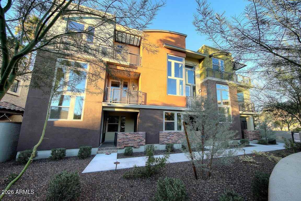 4816 N Woodmere Fairway #1010