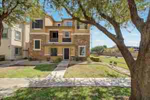 featured image of 418 N Mahogany Ct