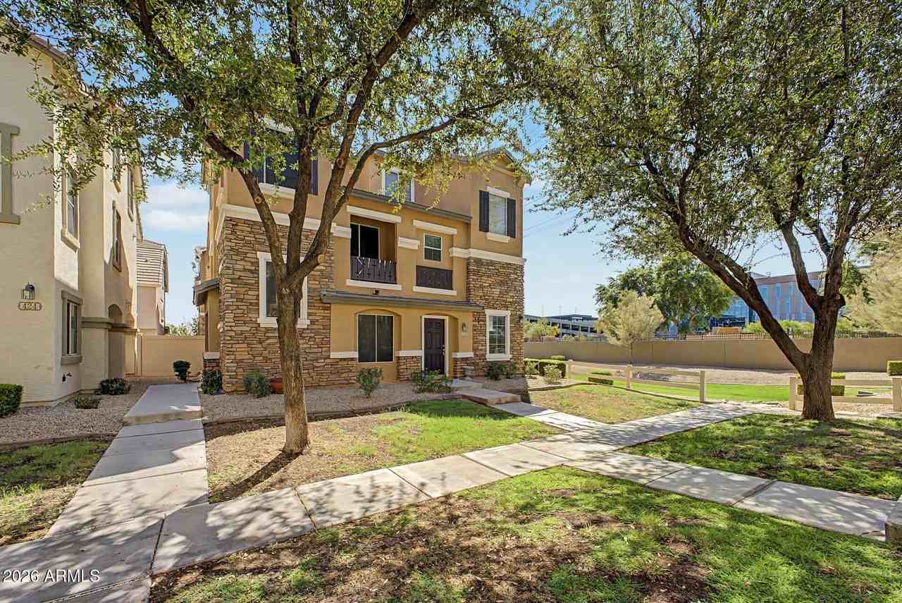 418 N Mahogany Ct - Photo 3 of 35