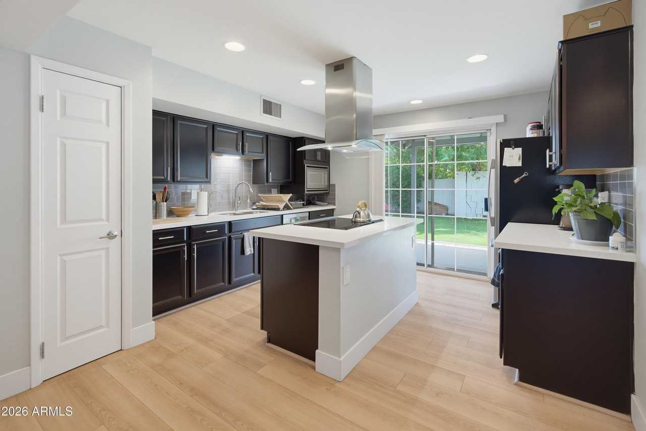 4109 N 34th St - Photo 4 of 22