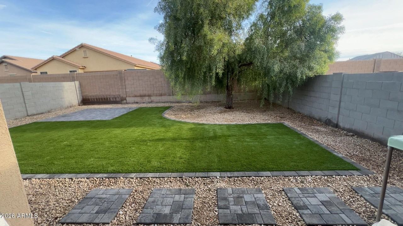 42097 W Lunar St - Photo 2 of 4
