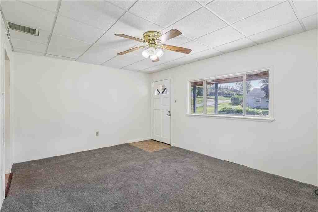 1913 Glen Rd - Photo 4 of 22