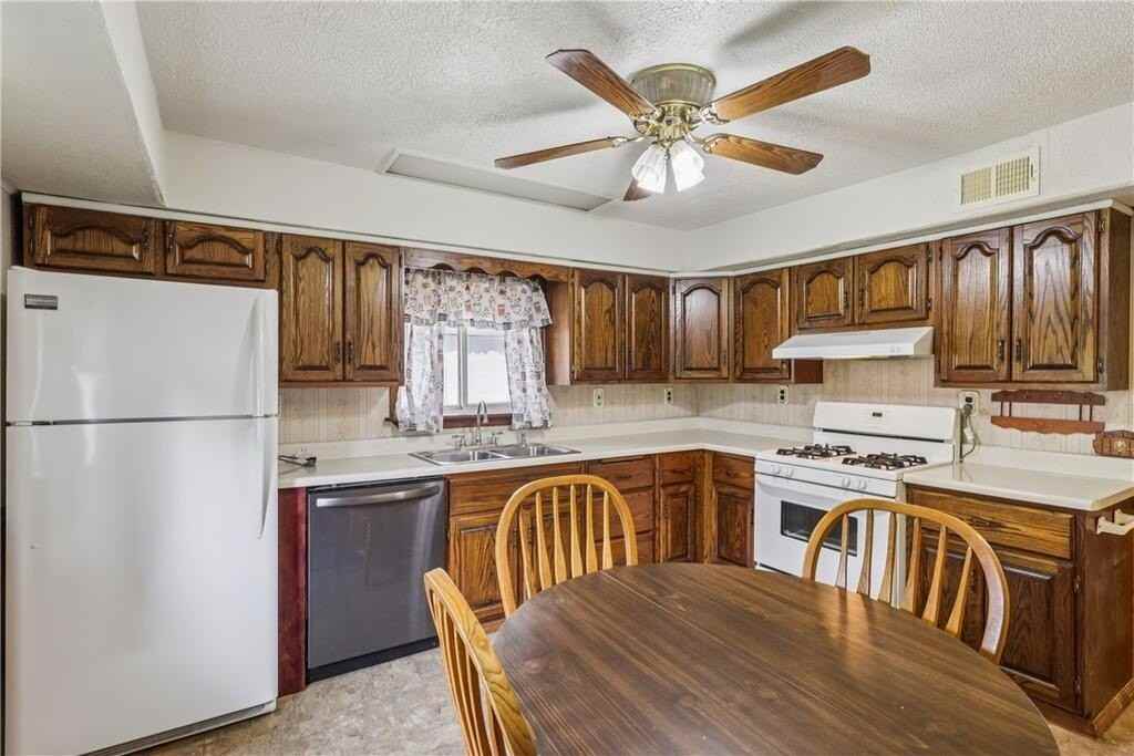 1913 Glen Rd - Photo 5 of 22