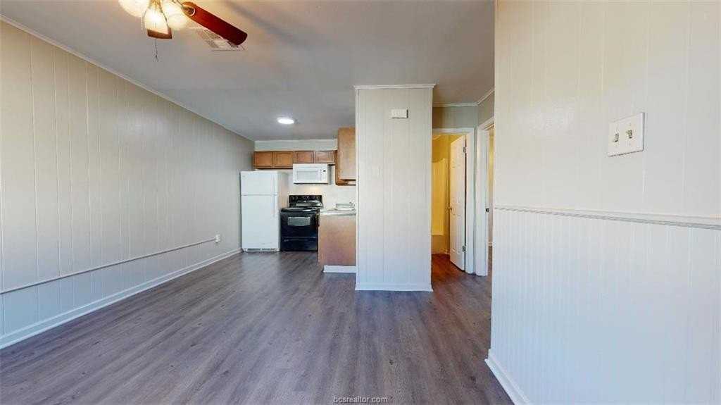 206 Lynn Dr #B - Photo 2 of 17