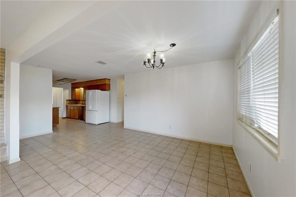 1111 Braeswood Dr - Photo 5 of 23