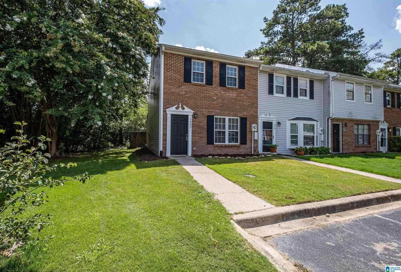 1402 Applegate Dr - Photo 3 of 31