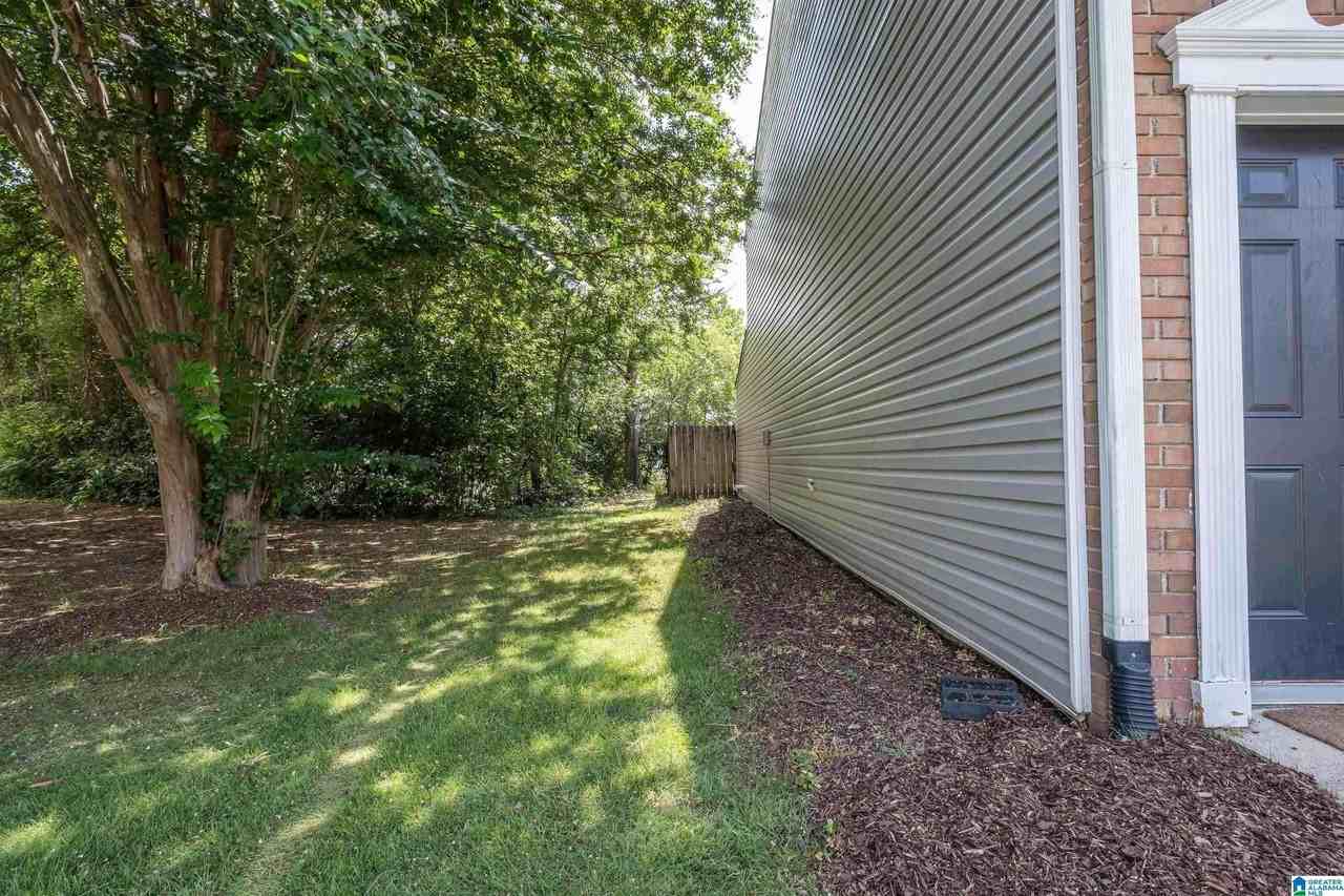 1402 Applegate Dr - Photo 4 of 31