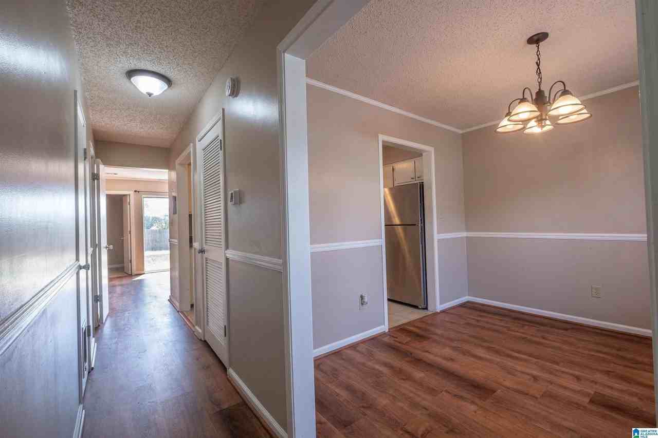 1402 Applegate Dr - Photo 5 of 31