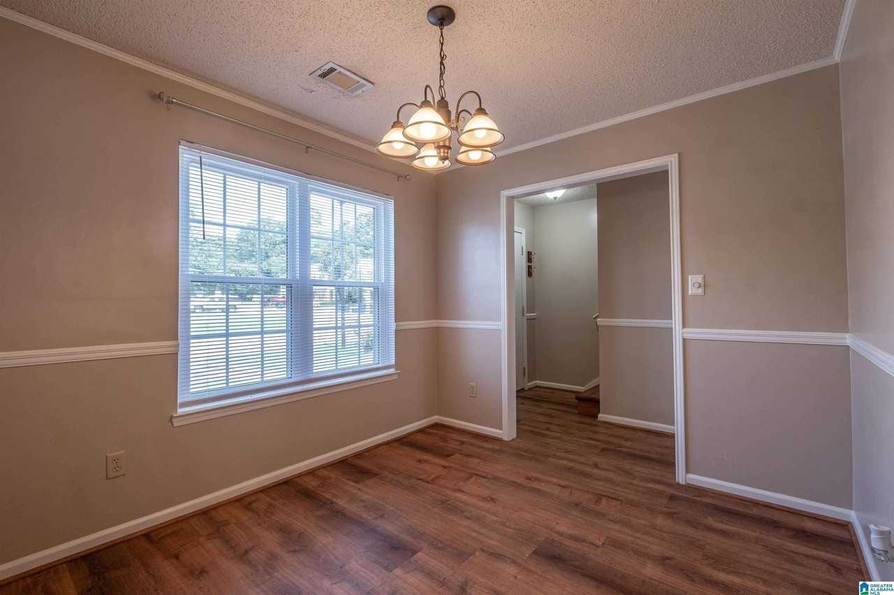 1402 Applegate Dr - Photo 7 of 31
