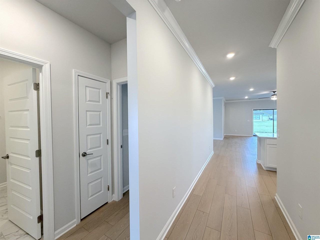 305 Susan Lynn Dr - Photo 5 of 39