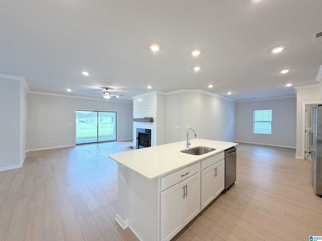 305 Susan Lynn Dr - Photo 6 of 39