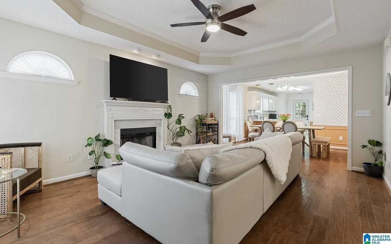 7922 Wynwood Ln - Photo 3 of 20