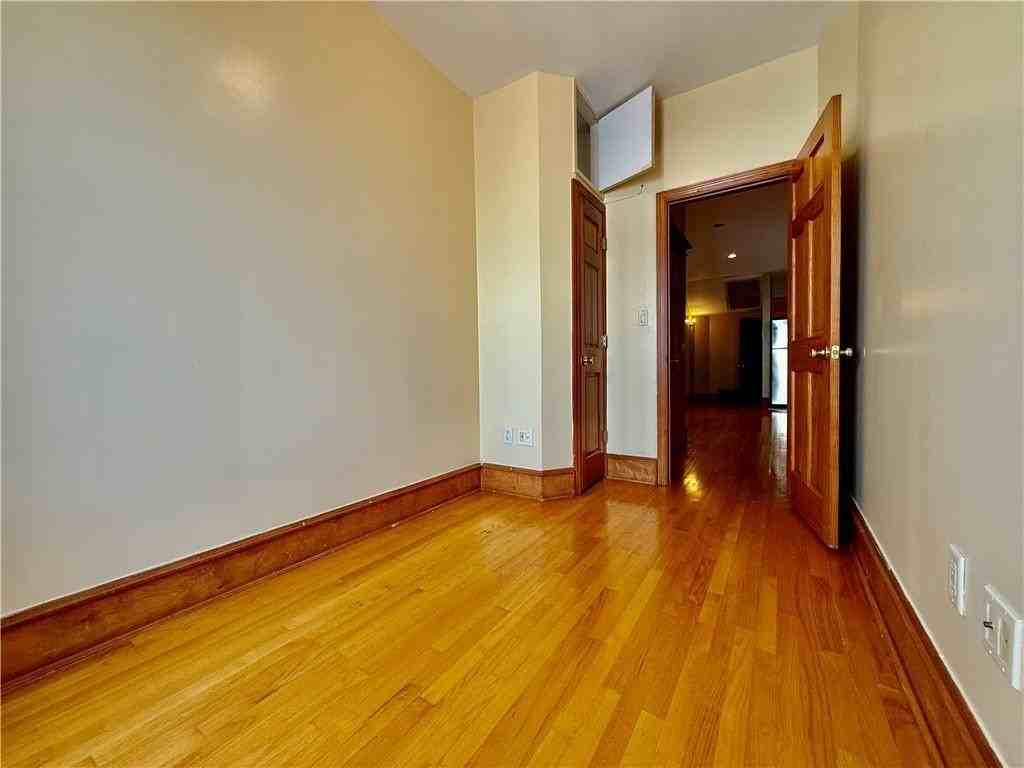 6922 12th Ave #3R - Photo 4 of 14