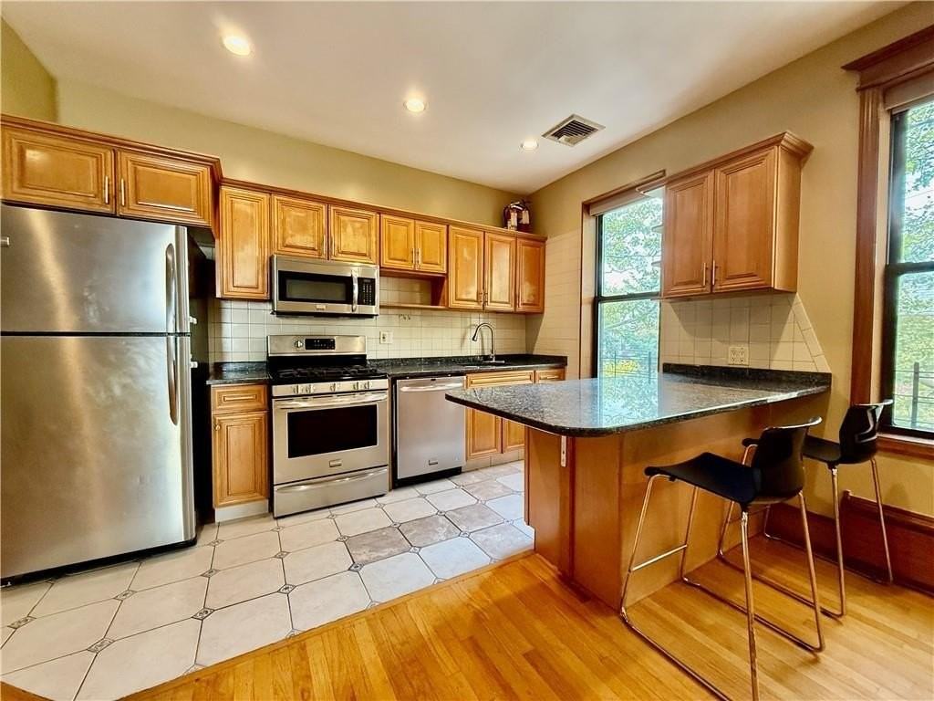 6922 12th Ave #3R - Photo 7 of 14