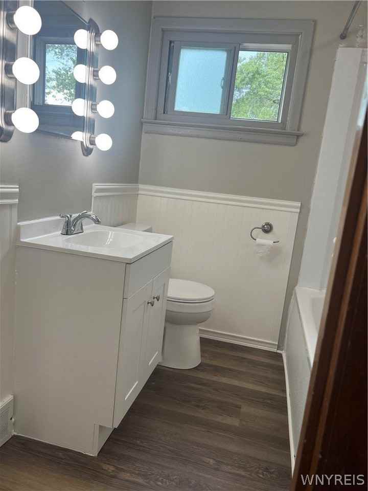 512 Cayuga Rd - Photo 2 of 19
