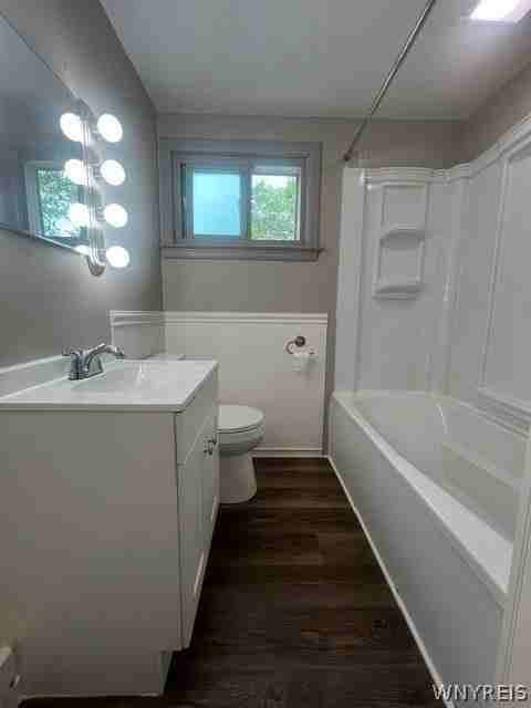 512 Cayuga Rd - Photo 3 of 19