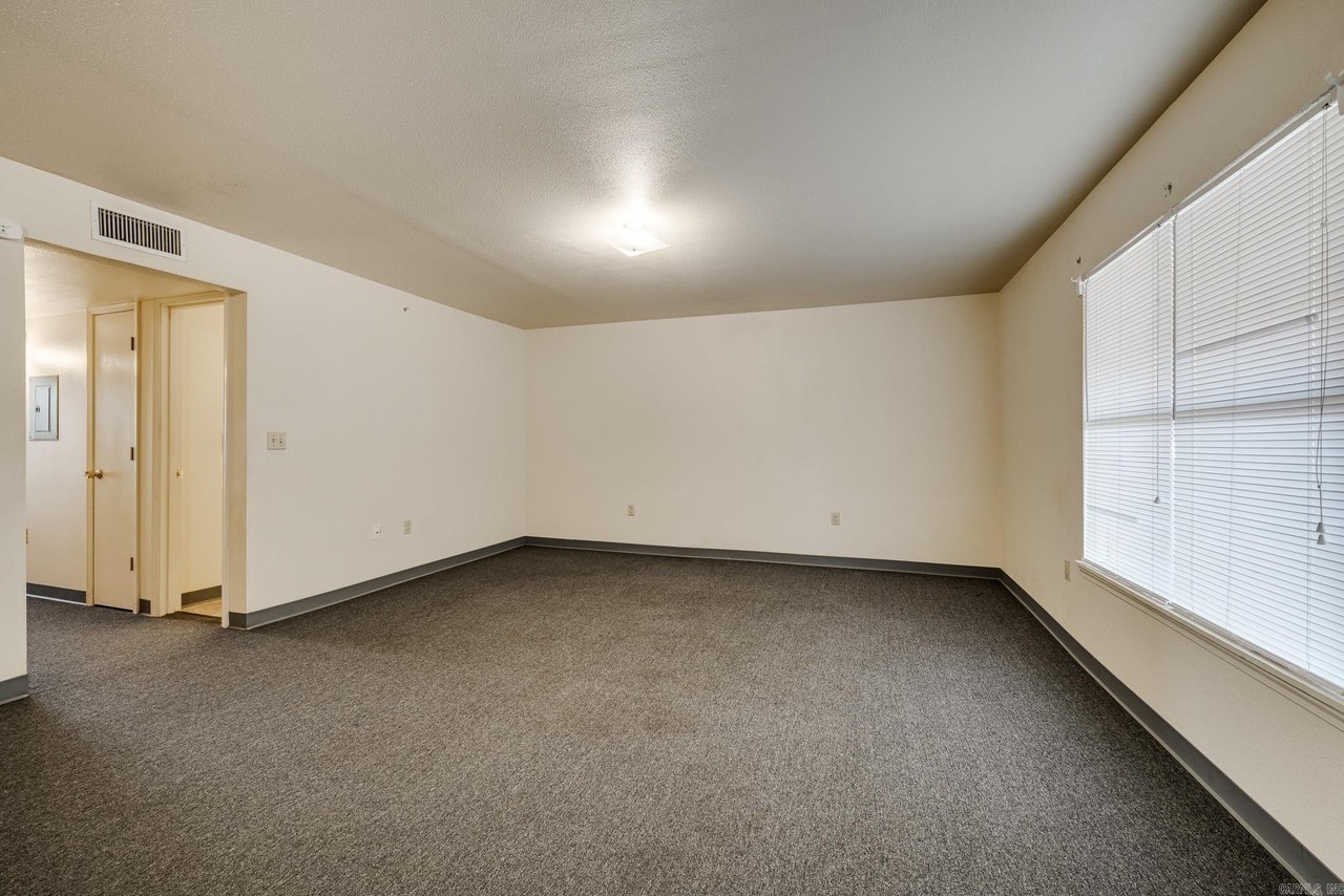 300 W Harding St - Photo 3 of 20