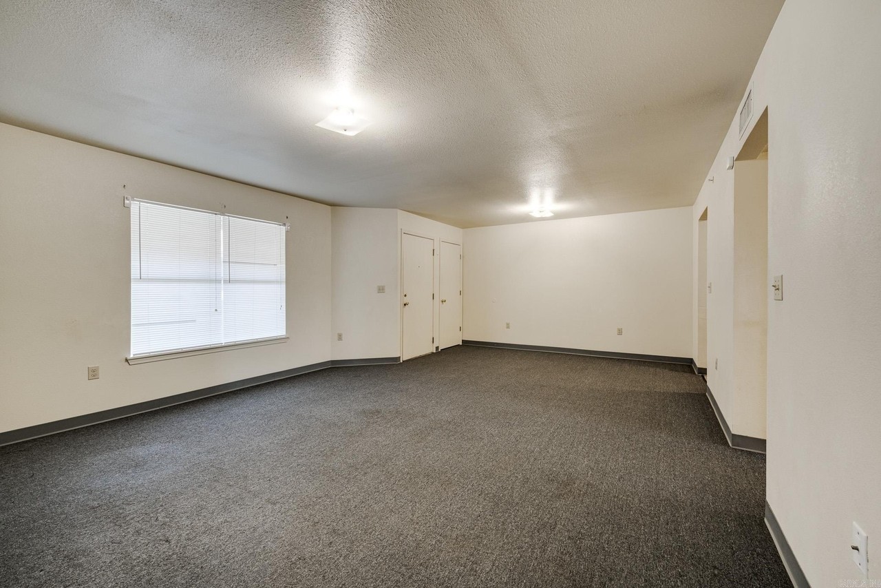 300 W Harding St - Photo 4 of 20