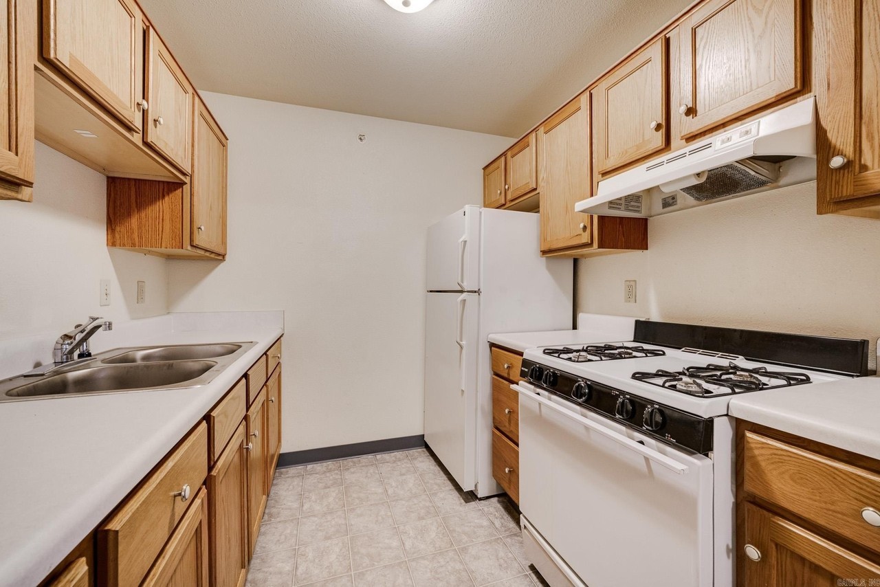 300 W Harding St - Photo 6 of 20