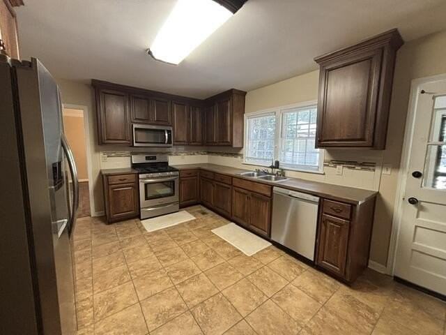 1531 Iris Dr - Photo 5 of 25