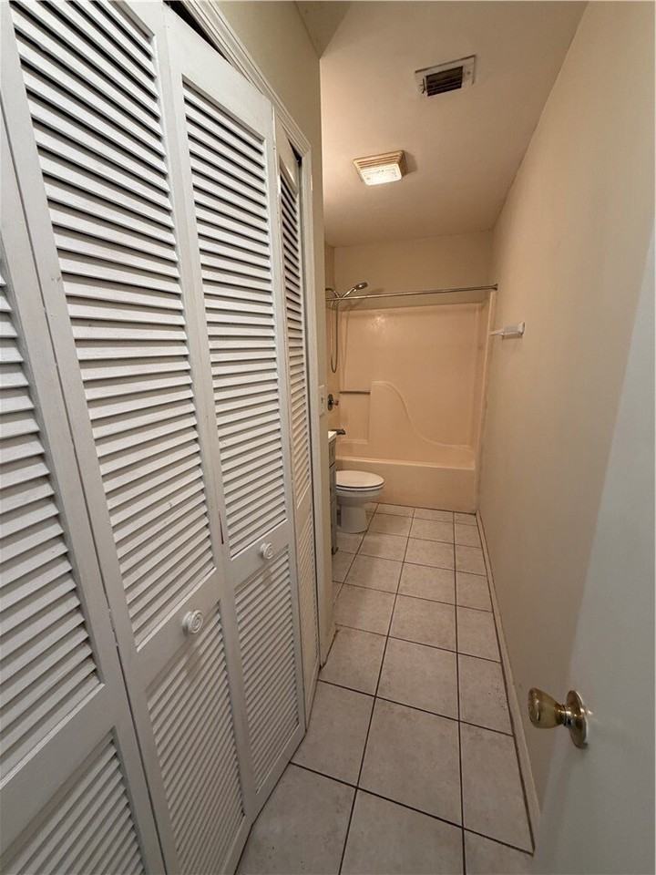 117 Admiral Cir - Photo 6 of 13