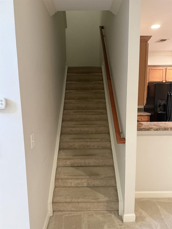 1066 Fairway Ln - Photo 4 of 11